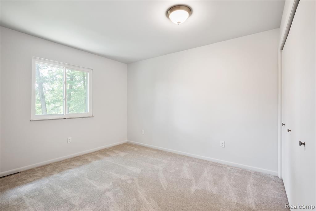 6650 ELIZABETH LAKE Road, Waterford, MI 48327 — Photo 15