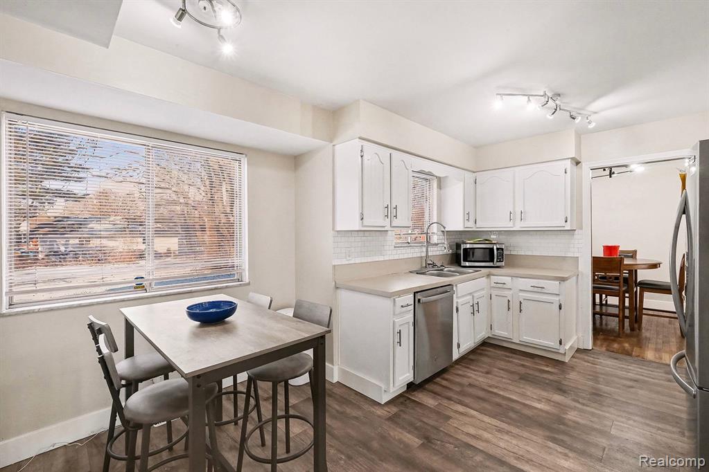 6090 Lancaster Drive, Flint, MI 48532 — Photo 12