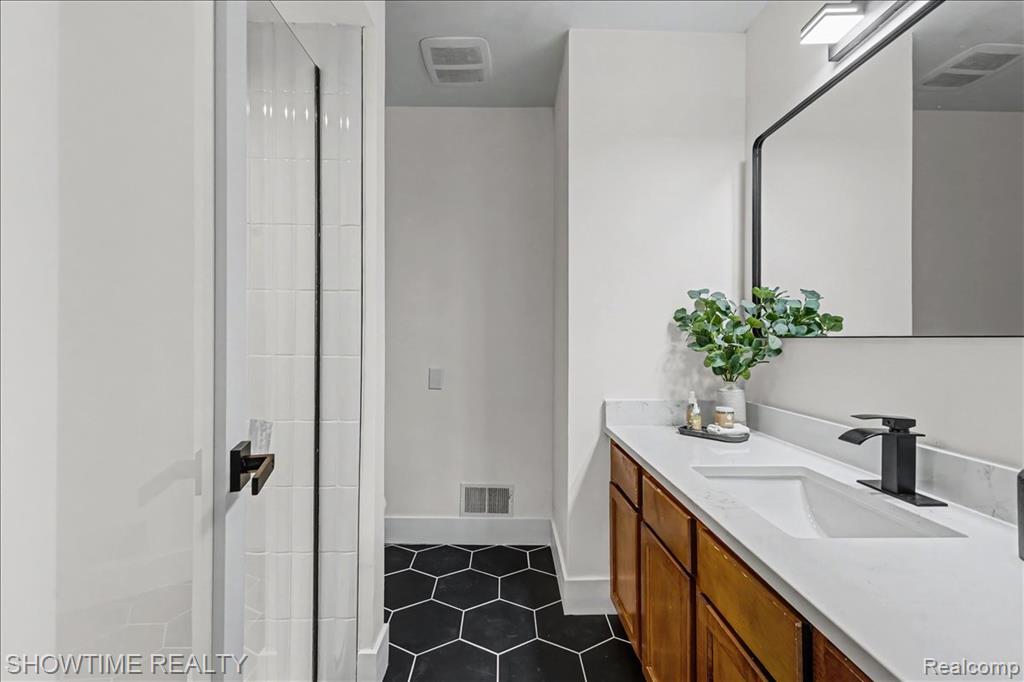 5688 Tequesta Court, West Bloomfield, MI 48323 — Photo 25