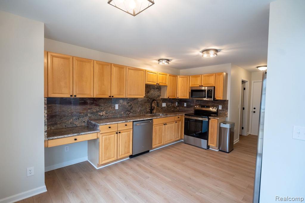 23869 McCort Drive, Flat Rock, MI 48134 — Photo 16