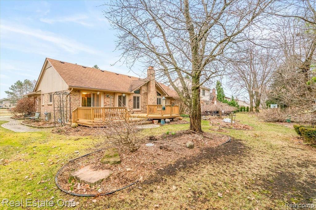 16161 WEATHERFIELD Drive, Northville, MI 48168 — Photo 9