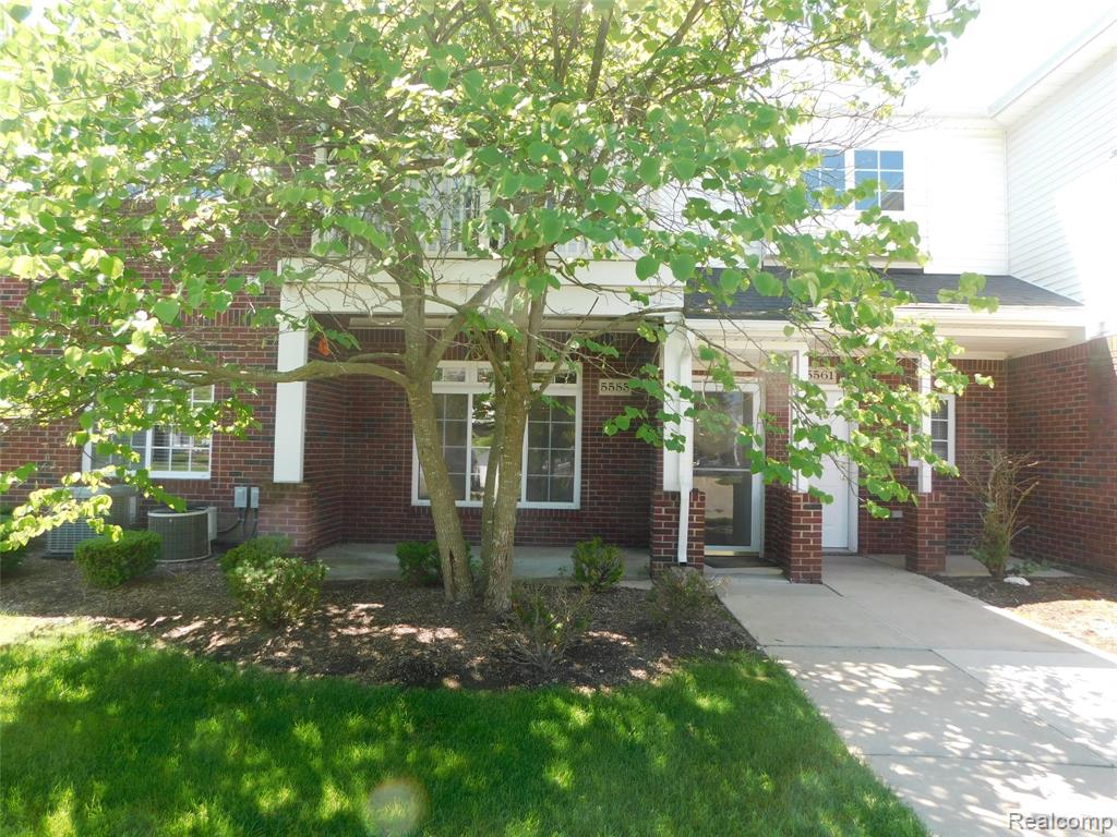 5555 Acorn Lane, Sterling Heights, MI 48314 — front exterior