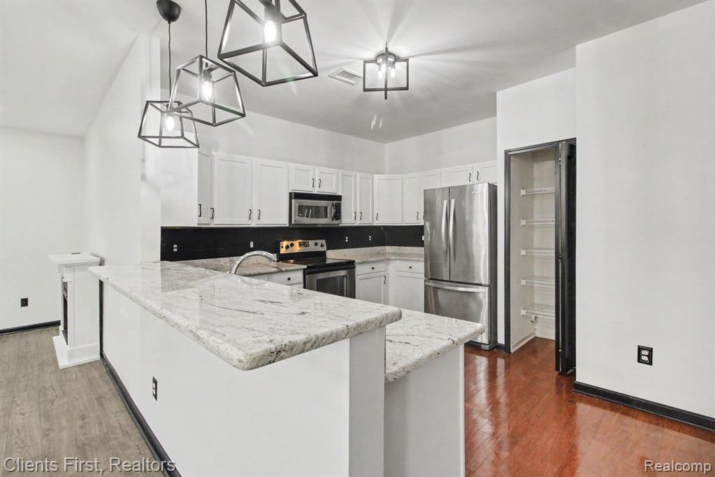 47547 Ormskirk Drive, Canton, MI 48188 — Photo 8