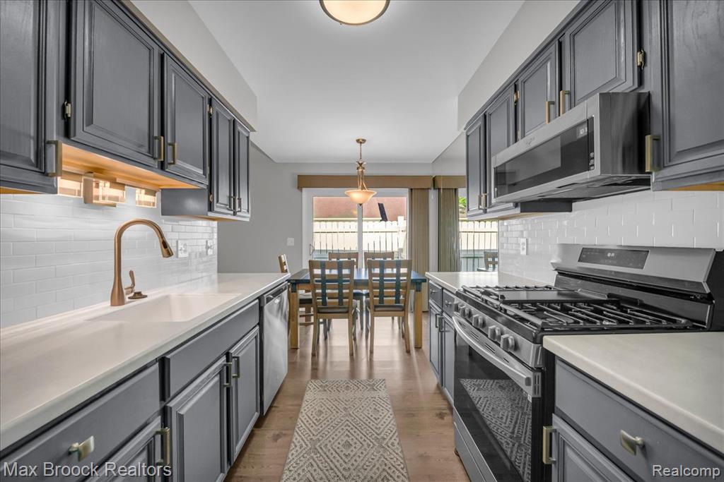7617 Woodview Drive, Waterford, MI 48327 — Photo 6