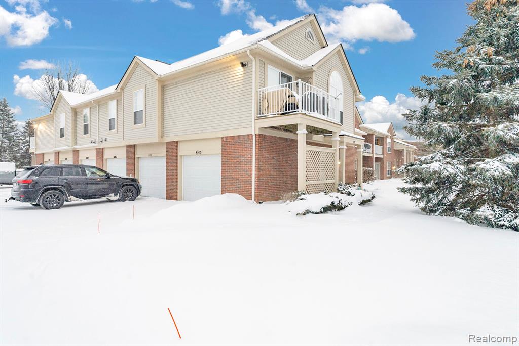 8208 Chesapeake Circle, Walled Lake, MI 48390 — Photo 4
