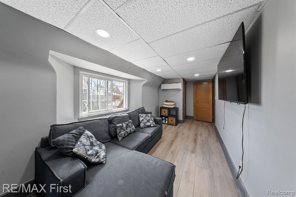 725 W BOSTON Boulevard, Detroit, MI 48202 — Photo 42