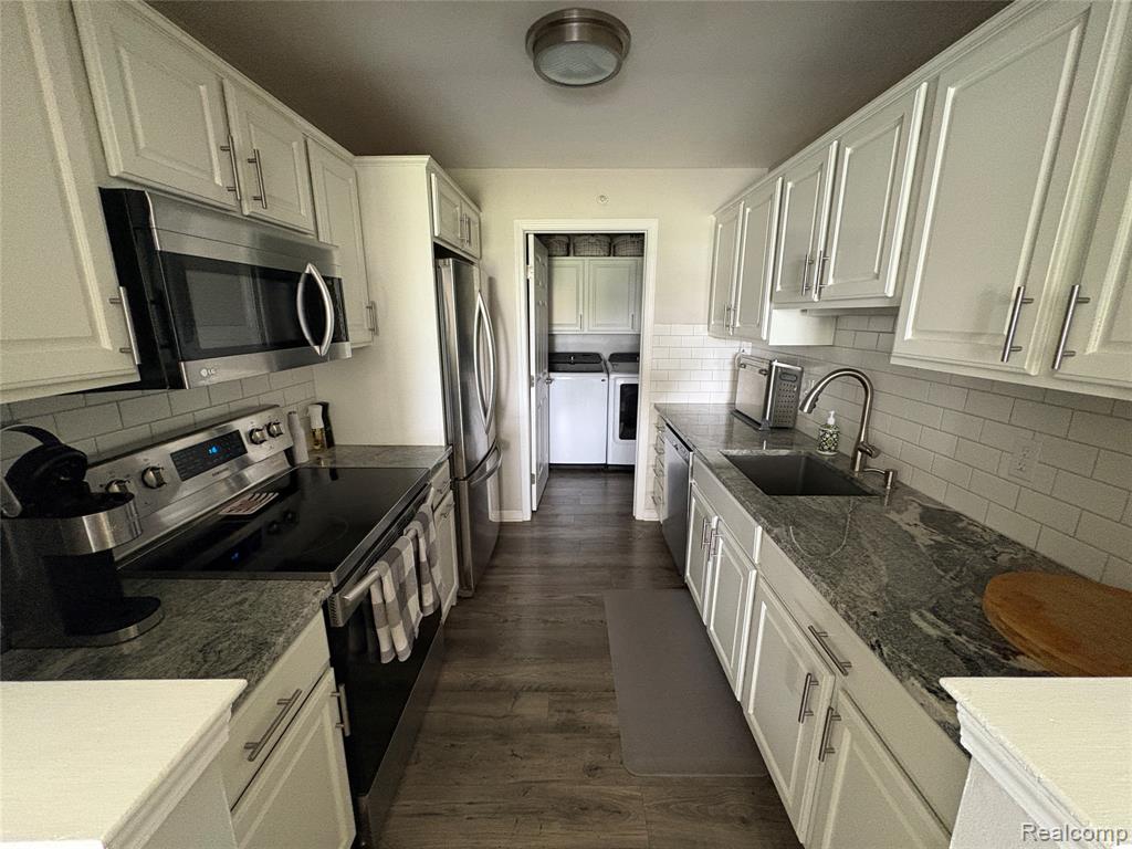 28242 Oakmonte Circle E, New Hudson, MI 48165 — Photo 5