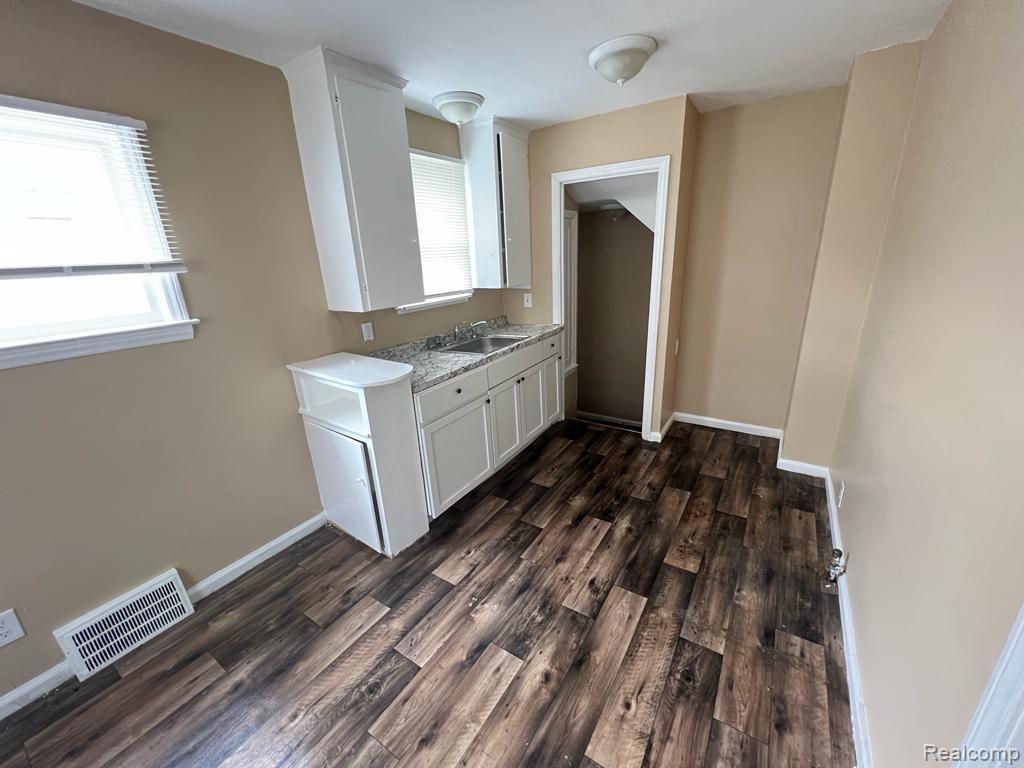 2460 S Deacon Street, Detroit, MI 48217 — Photo 8