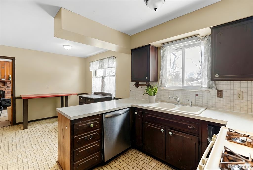 5189 Otsego Street, Burton, MI 48509 — Photo 10