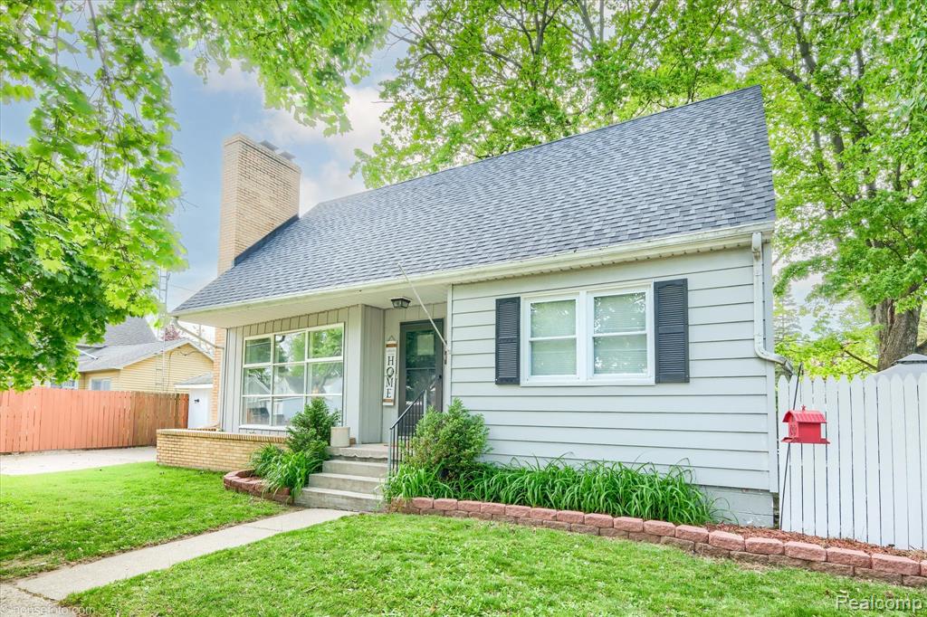 825 N Monroe Street, Lapeer, MI 48446 — front exterior