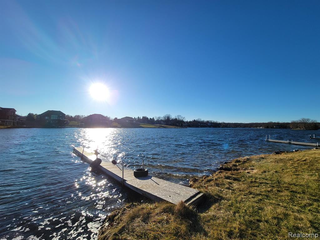 10086 King (This is an Island) Road, Davisburg, MI 48350 — Photo 16