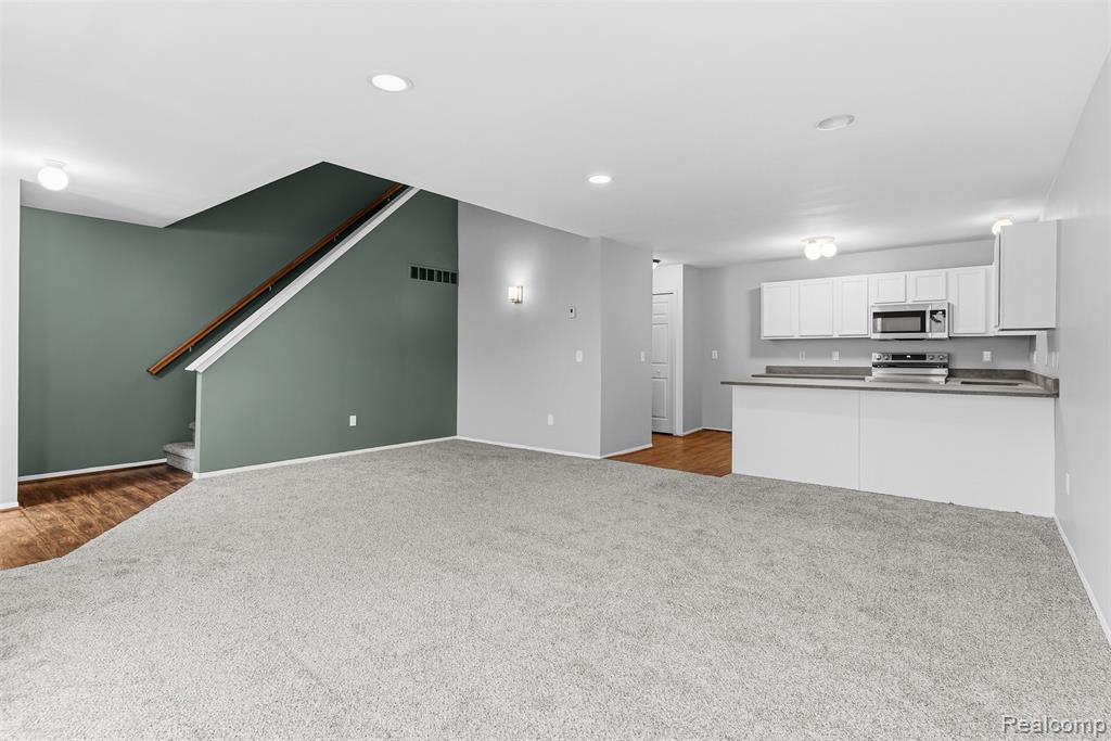 253 Stonegate W, Pontiac, MI 48341 — Photo 11