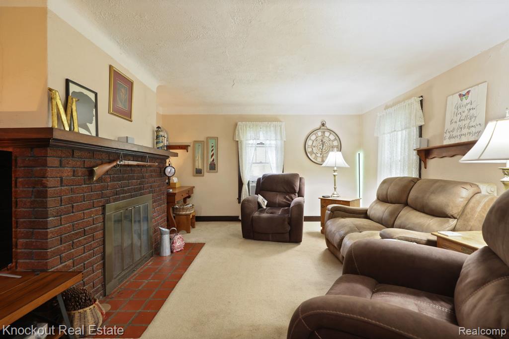 6814 Curtis Road, Bridgeport, MI 48722 — Photo 8
