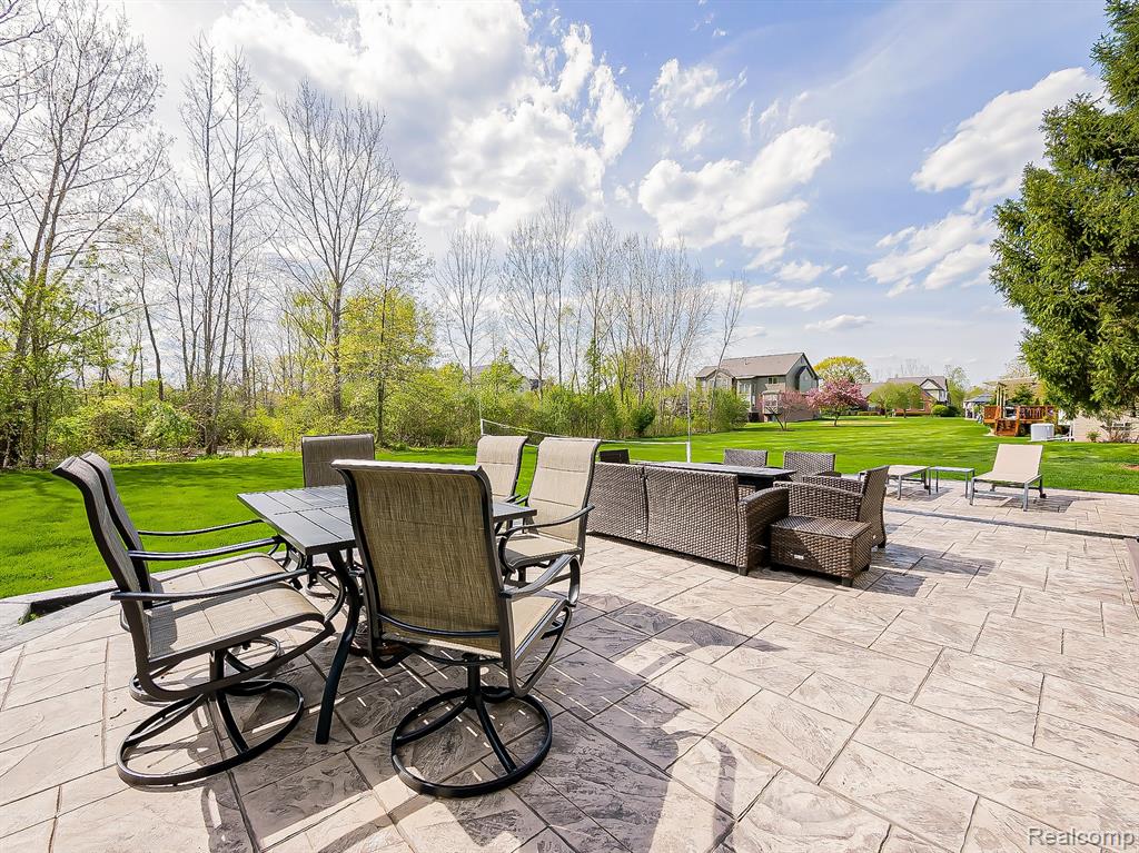 5221 Sandlewood Drive, Commerce Twp, MI 48382 — Photo 63