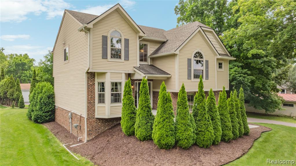 730 Leon Road, Walled Lake, MI 48390 — Photo 55