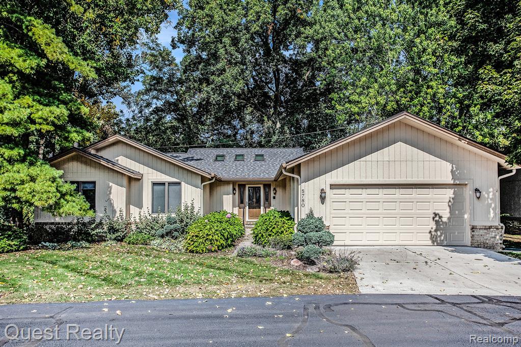 5780 Point Of The Woods Drive, West Bloomfield, MI 48324 — front exterior