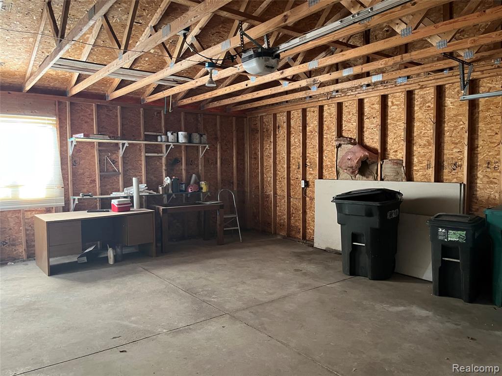 23096 HAWTHORNE Street, Farmington, MI 48336 — Photo 17