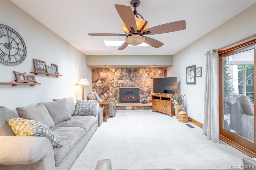 7488 DRIFTWOOD Drive, Fenton, MI 48430 — Photo 10