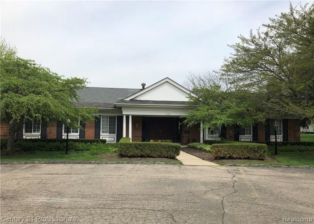 616 E Fox Hills Drive, Bloomfield Hills, MI 48304 — Photo 18