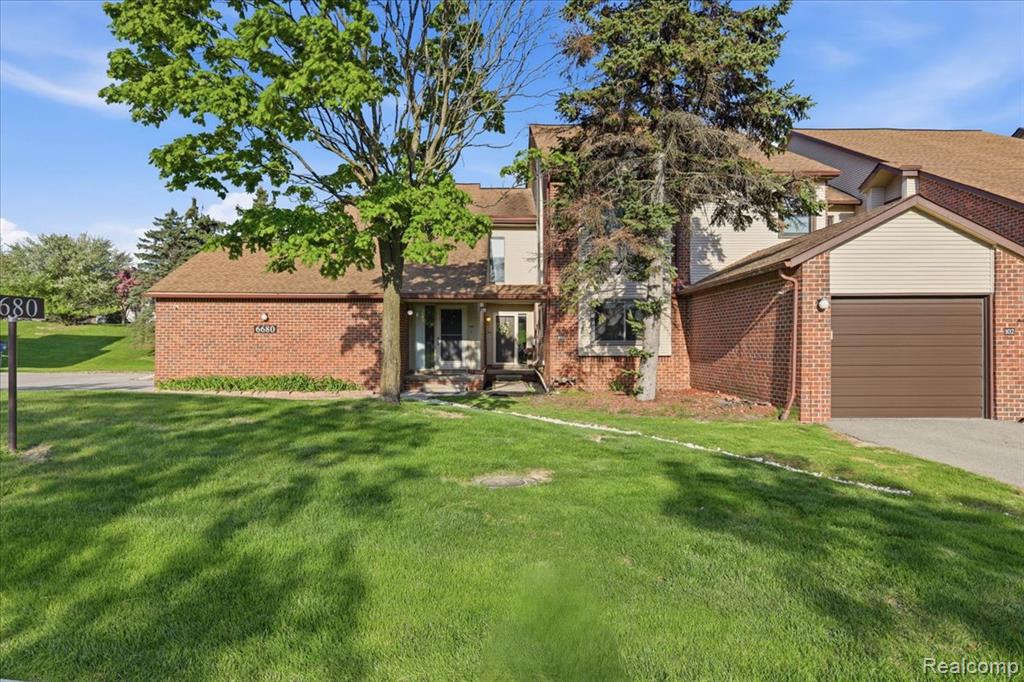 6680 Ridgefield Circle, 101, West Bloomfield, MI — front exterior