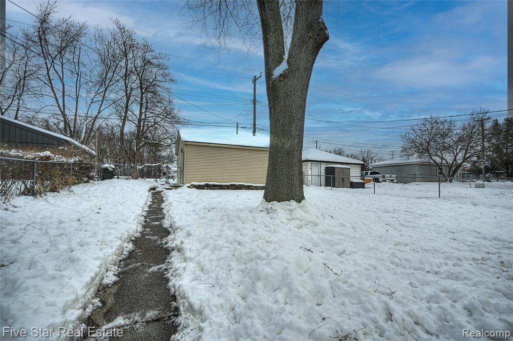8421 Lagoon Street, Commerce Twp, MI 48382 — Photo 35