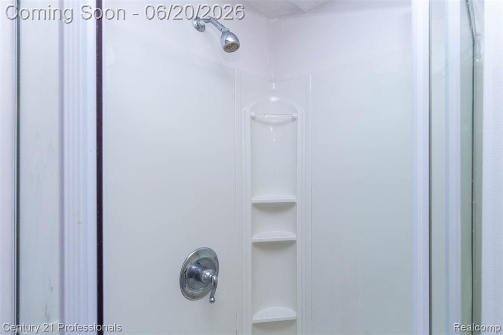 6241 Smithfield Drive, Troy, MI 48085 — Photo 42