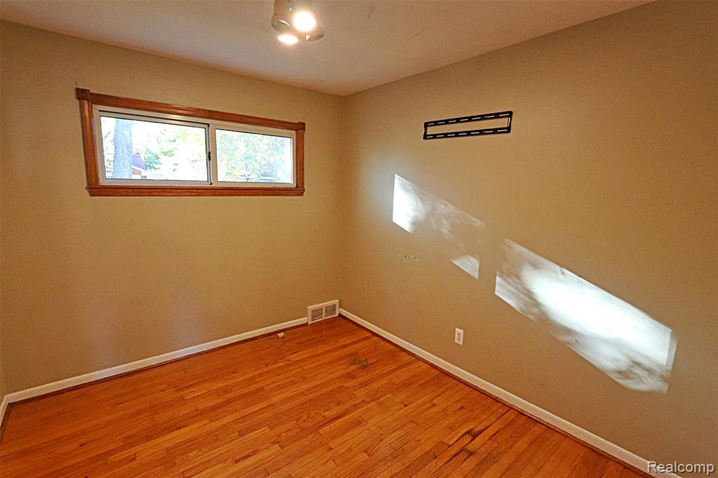 9010 LEVERNE Street, Redford, MI 48239 — Photo 16
