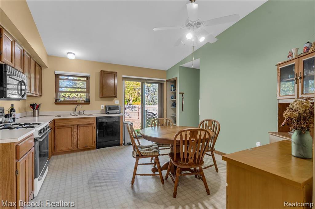 47685 Jefferson Avenue, Chesterfield, MI 48047 — Photo 8