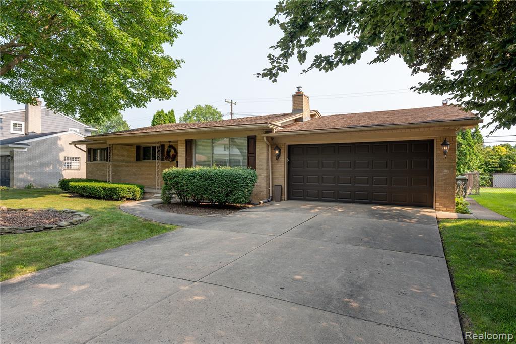 956 Blairmoor Court, Grosse Pointe Woods, MI 48236 — Photo 3