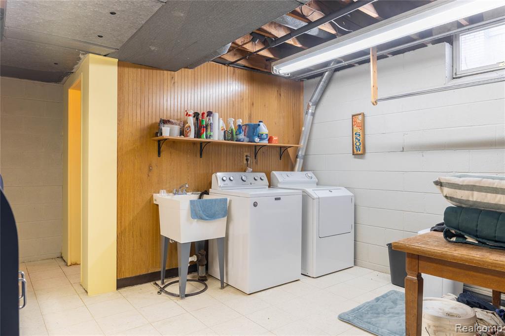 472 Riverside Drive, Wyandotte, MI 48192 — Photo 33