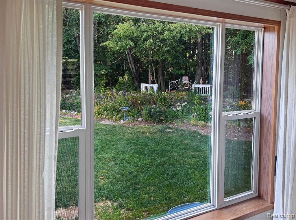 8489 Barkwood Circle, Fenton, MI 48430 — Photo 13