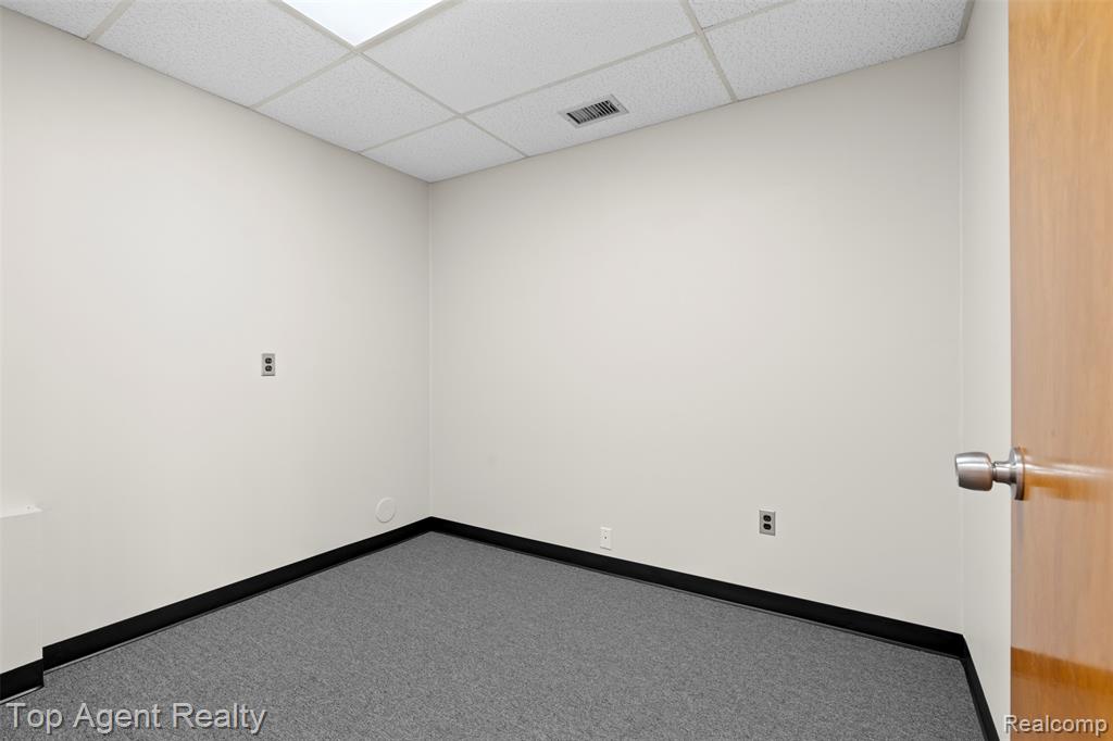 967 Oakwood Drive, Rochester, MI 48307 — Photo 16