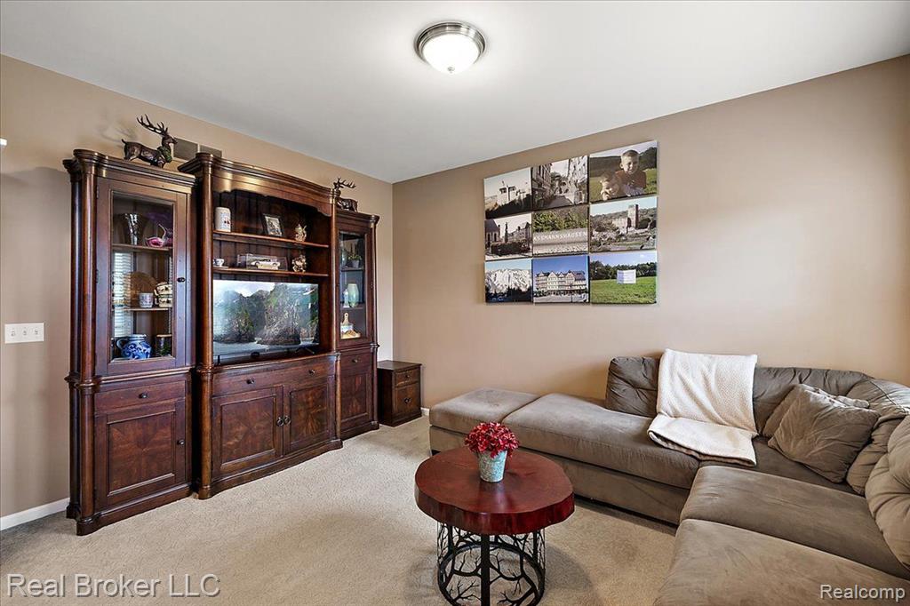 5633 GOLF POINTE Drive, Clarkston, MI 48348 — Photo 27