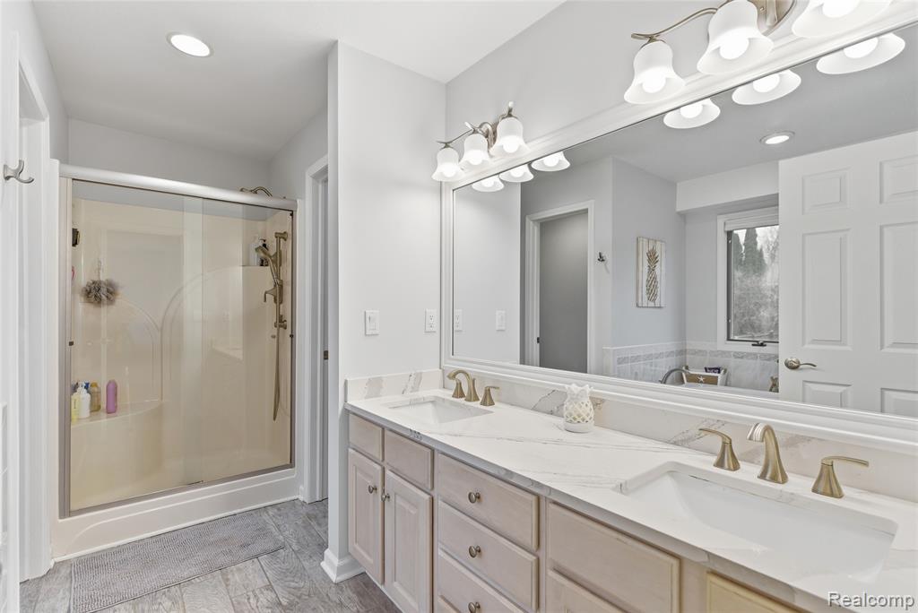7095 Elmwood Drive, Grand Blanc, MI 48439 — Photo 28