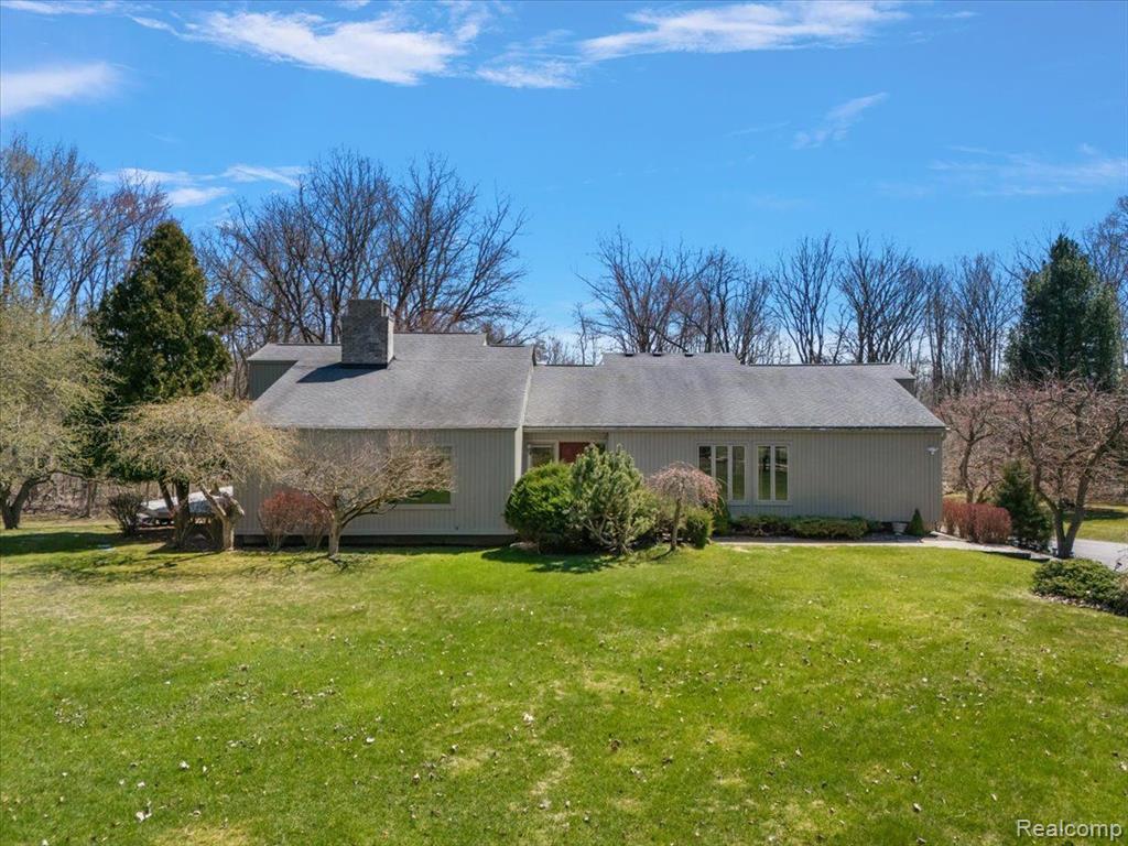 6145 BLUE BEECH Road, Rochester Hills, MI 48306 — Photo 3