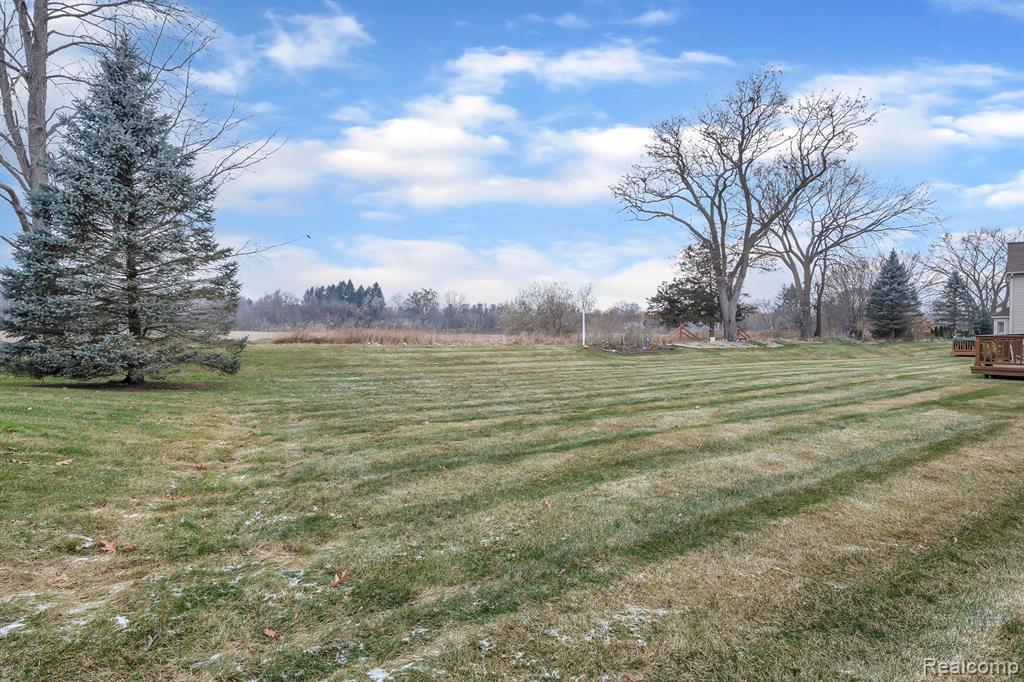 6133 LOCHMORE Drive, Commerce Twp, MI 48382 — Photo 30