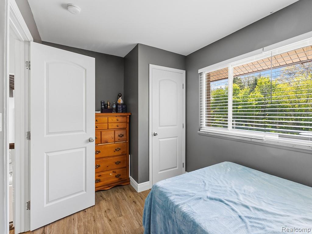 17361 W OUTER Drive, Dearborn Heights, MI 48127 — Photo 23