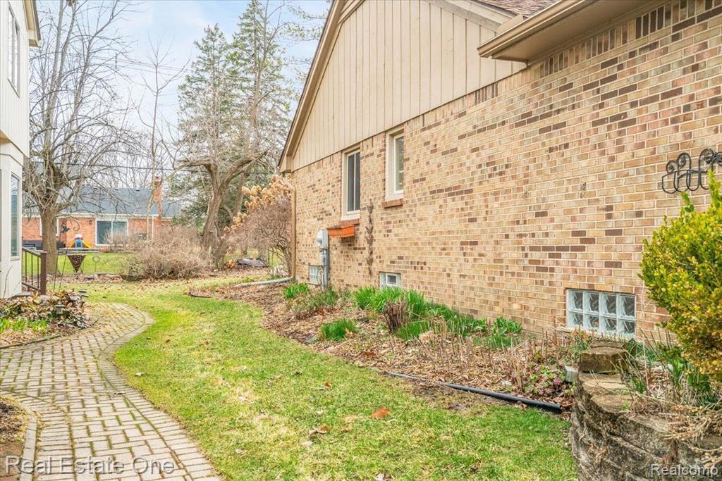 16161 WEATHERFIELD Drive, Northville, MI 48168 — Photo 18