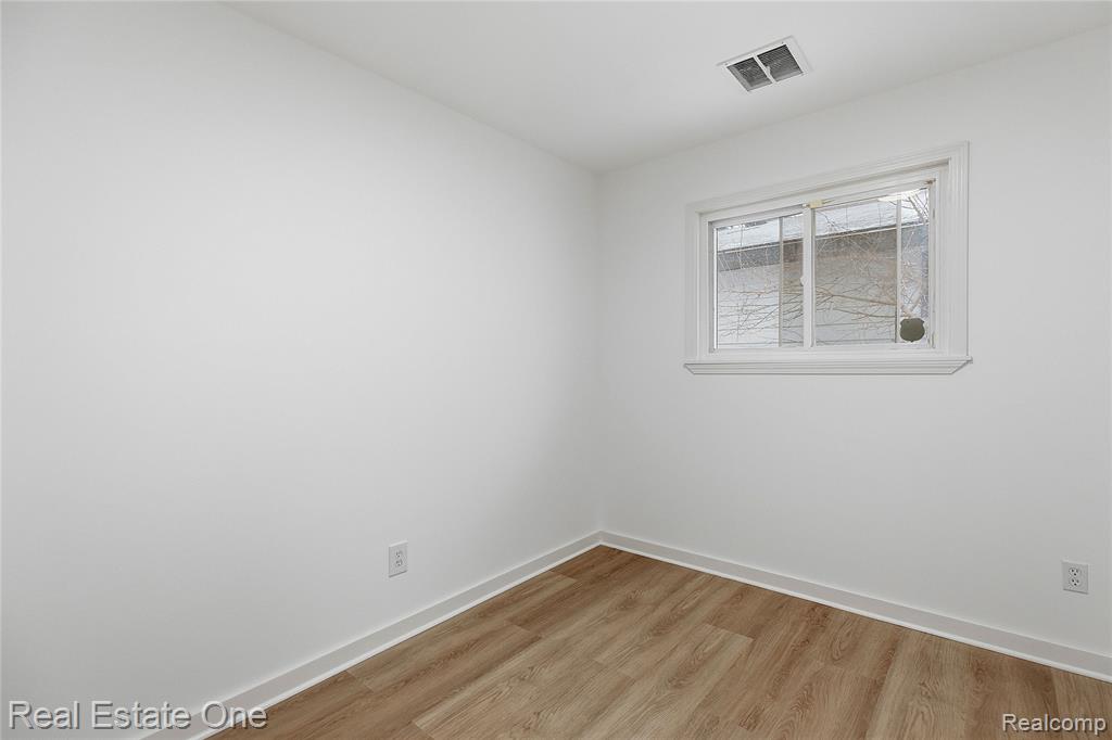 414 Kenilworth Avenue, Pontiac, MI 48342 — Photo 9