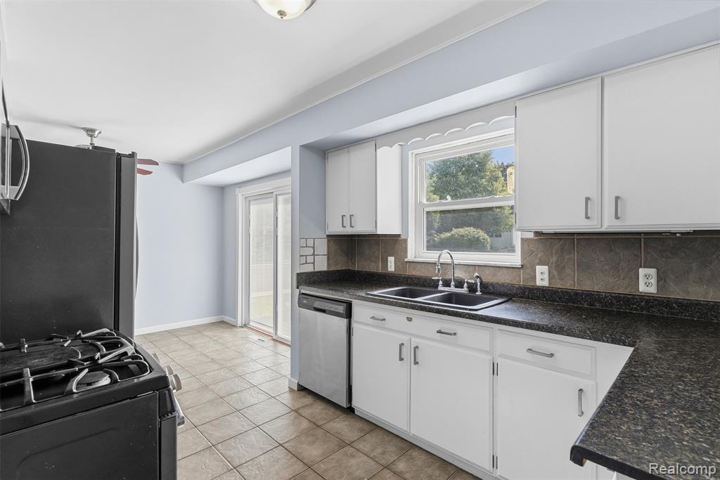 5155 Oxford Court, Swartz Creek, MI 48473 — Photo 15