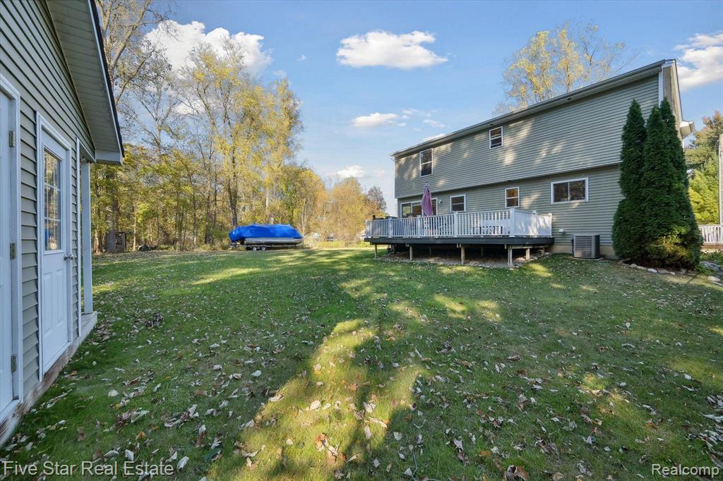 490 CLAYBURN Boulevard, Waterford, MI 48327 — Photo 47