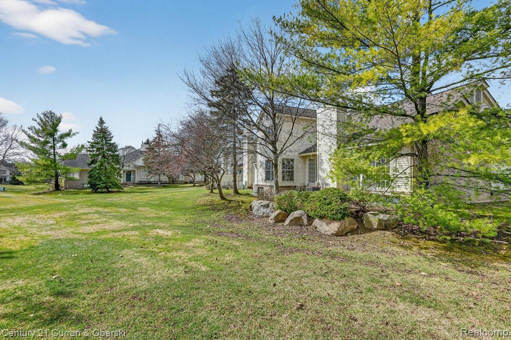 7307 Danbury Drive, West Bloomfield, MI — Photo 44