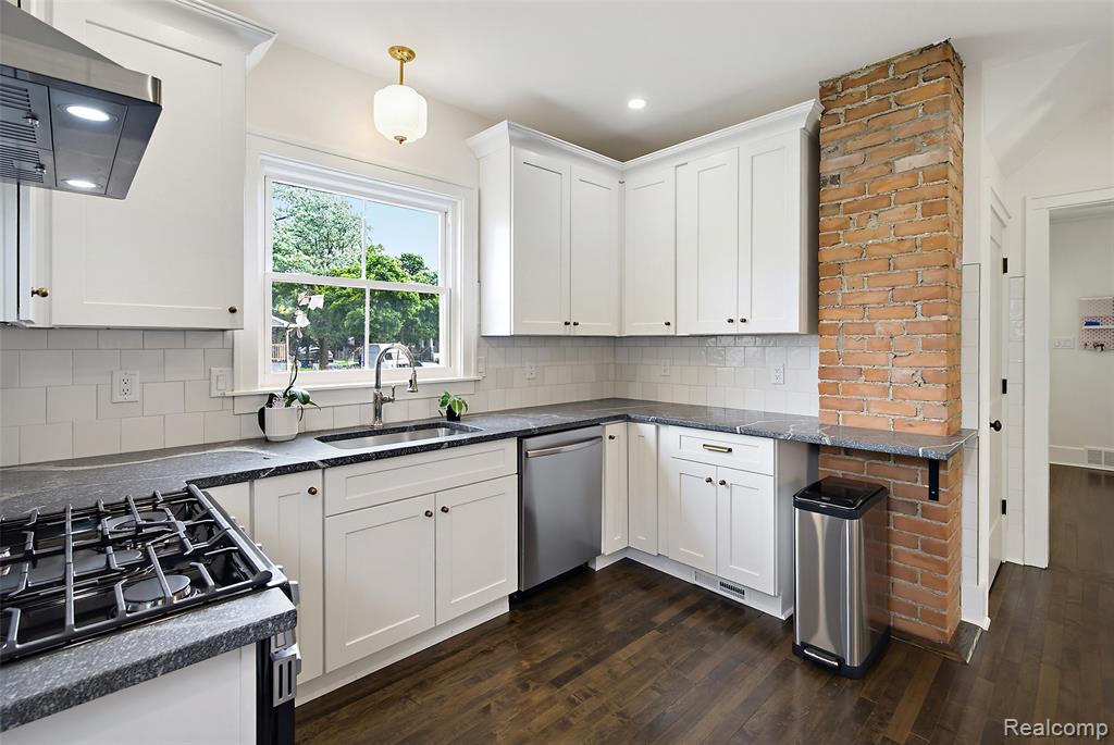 2476 Beals Street, Detroit, MI 48214 — Photo 10