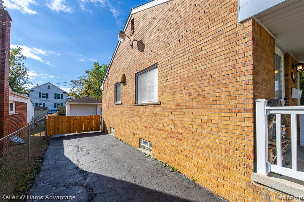 871 Menominee Road, Pontiac, MI 48341 — Photo 43