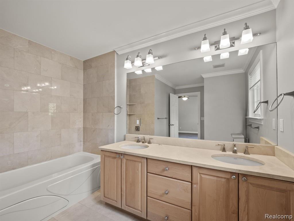617 JAMES Circle, Royal Oak, MI 48067 — Photo 12