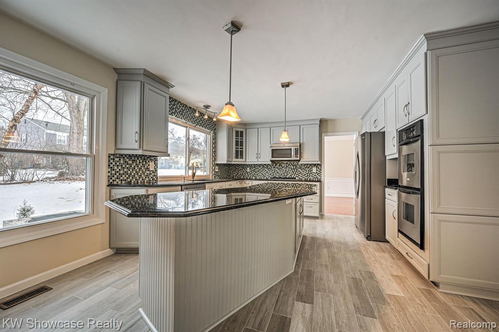 4238 STILL MEADOW Lane, West Bloomfield, MI 48323 — Photo 13