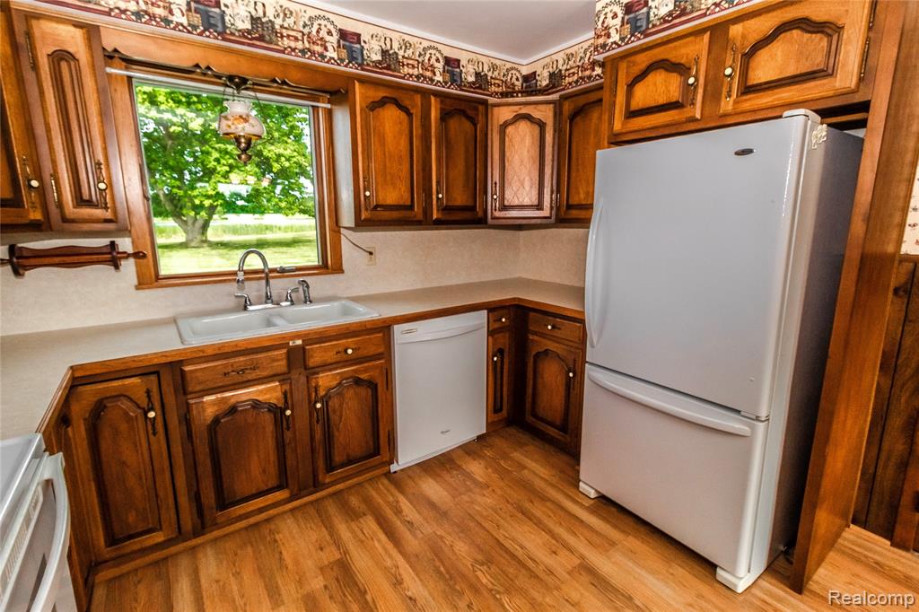 9197 Henderson Road, Otisville, MI 48463 — Photo 3