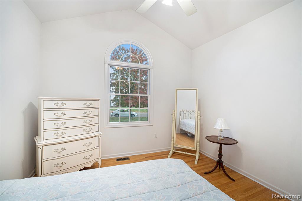 4382 Oak Tree Court, Fenton, MI 48430 — Photo 33