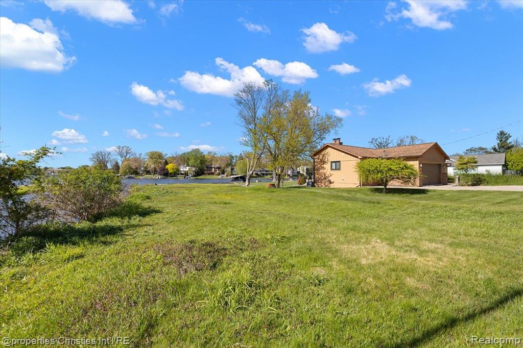 188 Wolverine Drive, Wolverine Lake, MI 48390 — Photo 7