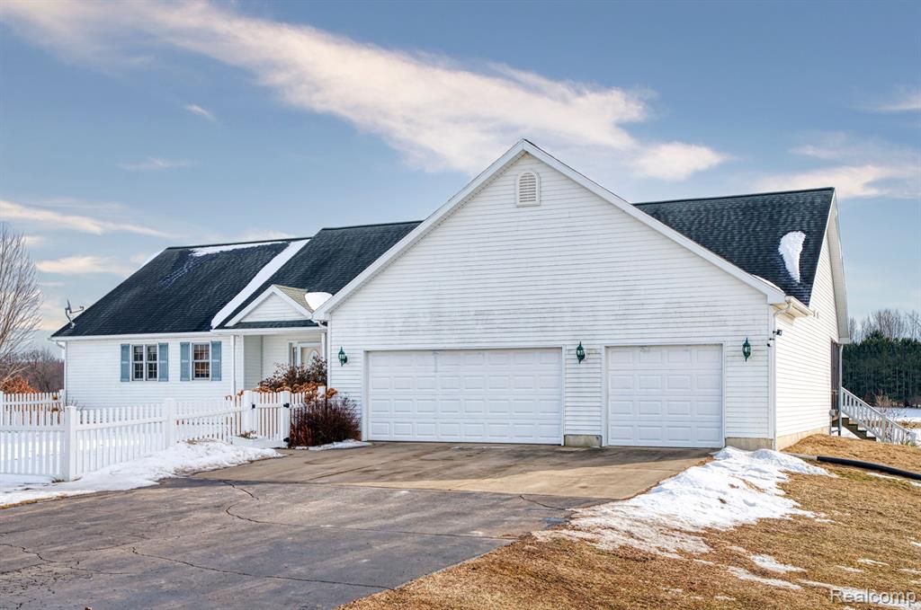1052 E DEXTER Trail, Dansville, MI 48819 — Photo 42